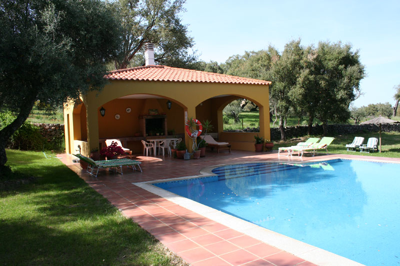 Piscina de los apartamentos rurales La Macera